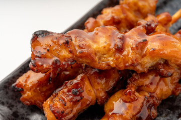 照りが美味しそうな焼き鳥