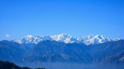Obraz premium Icy Summit of Mountain Range