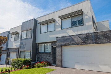 	青空と新築物件