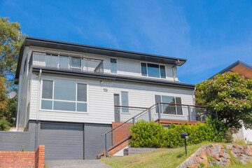 	青空と新築物件