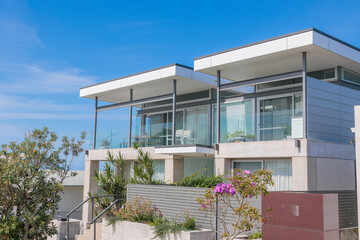 	青空と新築物件