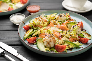 sushi salad with salmon and avocado