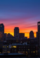 Fototapeta premium Vibrant Sunset over City Skyline