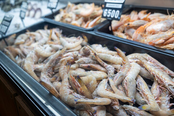 スーパーで売られている生の海鮮