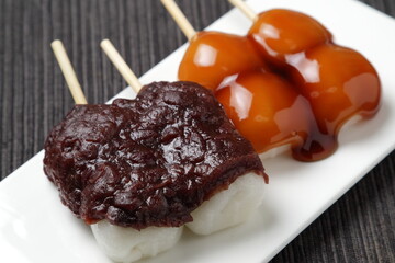 餡子と醤油タレの団子