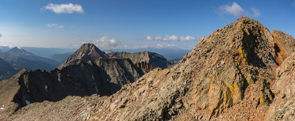 Obraz premium The summit of 13er San Miguel Peak (13,756') in the San Juan Range near Telluride Colorado. Directly behind is Grizzly Peak (13,753') and V10 (13,480').