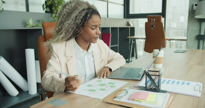 Businesswoman writes ideas on flowchart diagram