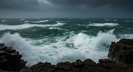 Obraz premium Stormy Sea Crashing Against Rocks - Photo