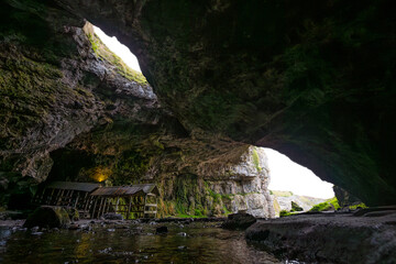 Smoo Cave in the Scottish Highlands captivates with its wide coastal opening and water-carved chambers. A wild and mysterious landscape, rich in natural wonder and atmosphere.