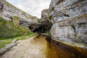 Smoo Cave in the Scottish Highlands captivates with its wide coastal opening and water-carved chambers. A wild and mysterious landscape, rich in natural wonder and atmosphere.