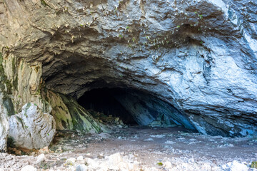 The cave is situated in Killik location of Ahirtas village at Dosemealti district of Antalya Province.The cave is 633 m long and has two large chambers on the main gallery, which has a clearance.