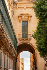 Obraz premium Saint George's Square is the principal urban square of Valletta, Malta, located in the centre of the city. It is also commonly known as Palace Square as it faces the Grandmaster's Palace.