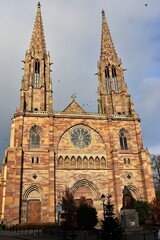 La façade de l’église Saint-Pierre-et-Paul à Obernai en Alsace