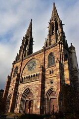 La façade de l’église Saint-Pierre-et-Paul à Obernai en Alsace