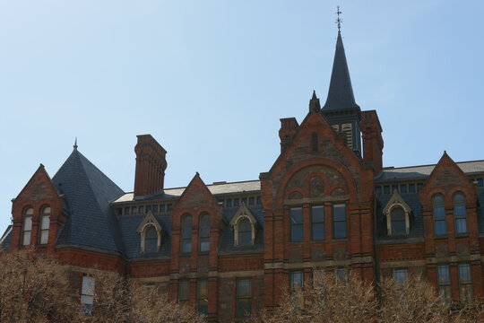 exterior roofline of Royal Conservatory of Music (formerly Toronto Baptist College / McMaster Hall / TELUS Centre for Performance and Learning / Ihnatowycz Hall) located at 273 Bloor St W