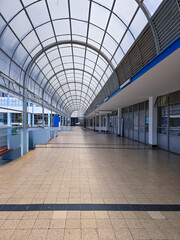 Construction of pergolas and pedestrian walkways with metal structures