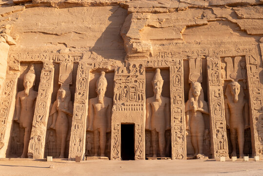 aldea Nubia en la ciudad de Asuam frontera con Sudan con los templos de  Abu Simbel y	del Filae