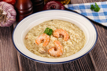 Gourmet risotto with prawn and cheese