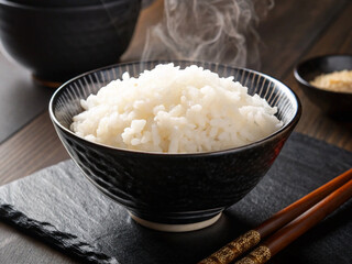 白米のイメージ、茶碗に盛られたご飯
