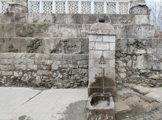 Brunnen an der Sinan-Pascha-Moschee, Prizren