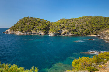 Grand ciel bleu sur la Presqu'île de Giens au sud de la France