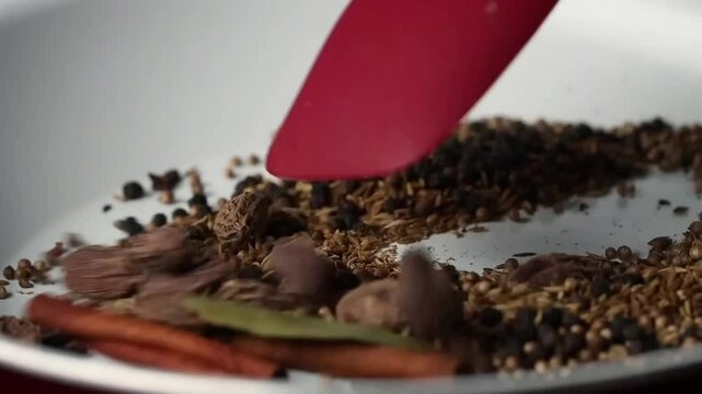 Indian spices - Famous Indian spices - Curry spices - Bay leaves, cinnamon sticks, cloves, cardamom pods, peppercorns, cumin seeds, coriander seeds, nutmeg
