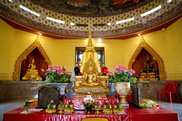 Wat Khiriwong, the highlight is the Ubosot and Phra Chulamani Chedi, located on the top of Khao Daowadueng, and offers a high angle view of Nakhon Sawan. It is a beautiful sunset viewing point.