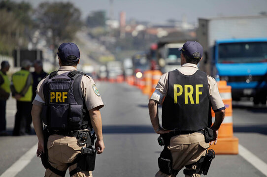 Sao Paulo, SP, Brazil - August 8, 2018: Federal police officers patrol the traffic in Presidente Dutra highway, BR 116.