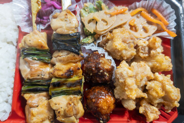 焼き鳥と唐揚げの盛り合わせ弁当