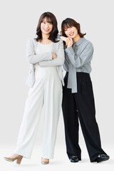 仲のいい2人の女性・ビジネスウーマン