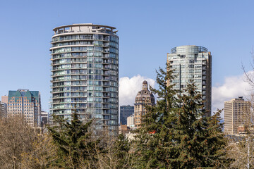 Obraz premium Modern Towers and Historic Building Amid Trees in Downtown Vancouver, BC