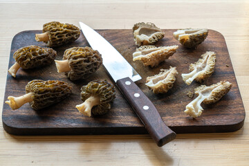 True morel cut on tray