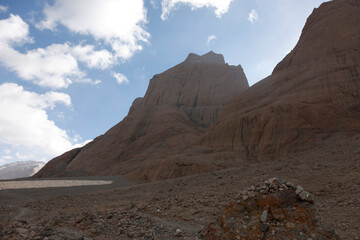 Fototapeta premium China Tibet landscape on a cloudy summer day