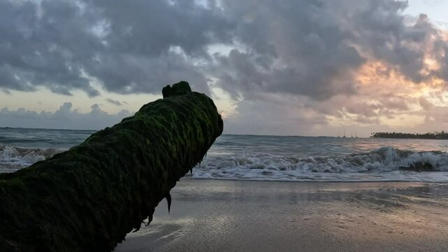 Amanecer en el pueblo de pescadores de las galeras republica dominicana