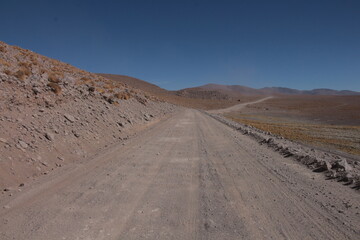 Lagoons, volcanoes and geysers in the Uyuni desert