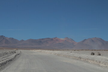 Lagoons, volcanoes and geysers in the Uyuni desert