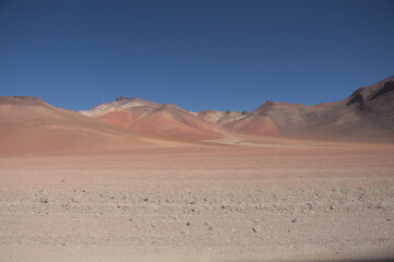Lagoons, volcanoes and geysers in the Uyuni desert