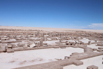Lagoons, volcanoes and geysers in the Uyuni desert