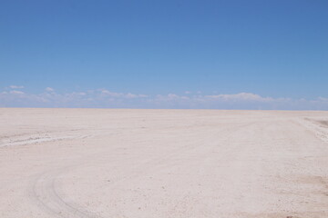 Lagoons, volcanoes and geysers in the Uyuni desert