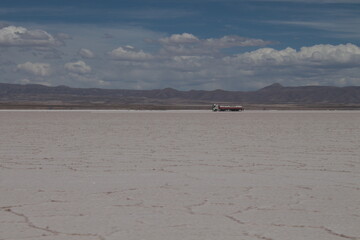 Lagoons, volcanoes and geysers in the Uyuni desert