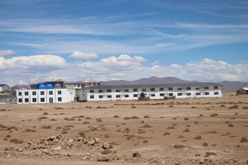Lagoons, volcanoes and geysers in the Uyuni desert