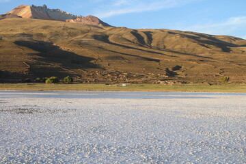 Lagoons, volcanoes and geysers in the Uyuni desert