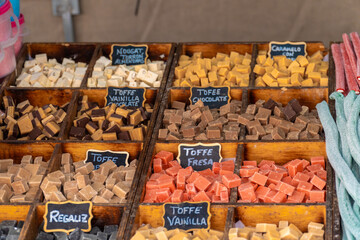 Toffee candies in various flavors and colors, in a market with artisanal and natural products