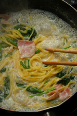 ほうれん草とベーコンのクリームパスタ