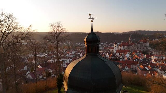 Sigmaringen & Josefkapelle im Abendlicht &ndash; Drohnenblick zum Sonnenuntergang
