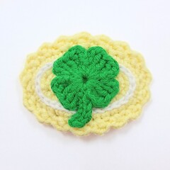 clover leaf crochet hairclip on white background