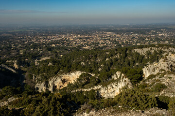 Vue sur la ville de Saint-Rémy-de-Provence depuis le massif des Alpilles