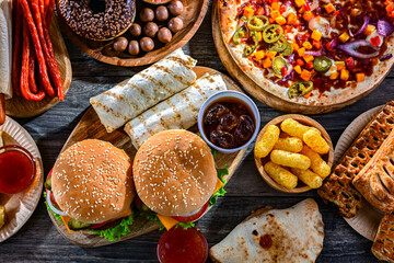 Foods enhancing the risk of cancer. Junk food