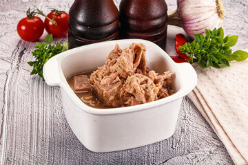 Canned tuna preserve for salad