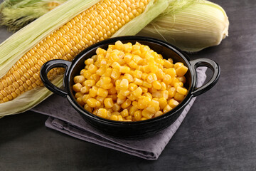 Canned sweet young corn grain